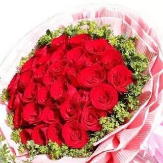 33朵玫瑰的花语及含义（用33朵玫瑰传达的情感与寓意）