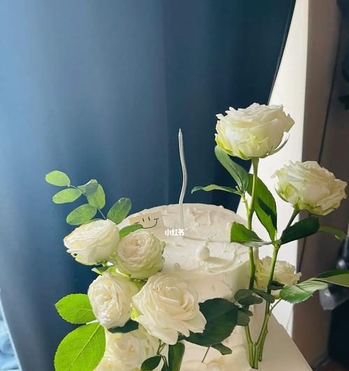 白色玫瑰花代表什么意思？送白色玫瑰花的含义是什么？