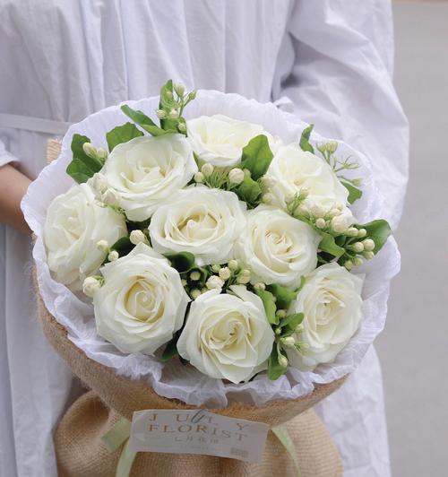 白色玫瑰花代表什么意思？送白色玫瑰花的含义是什么？