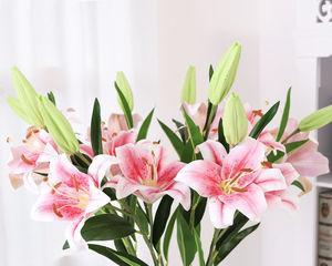 百合花配玫瑰的含义是什么？如何正确搭配这两种花？