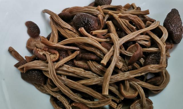 茶树菇清洗技巧有哪些？如何确保洗得干净又卫生？