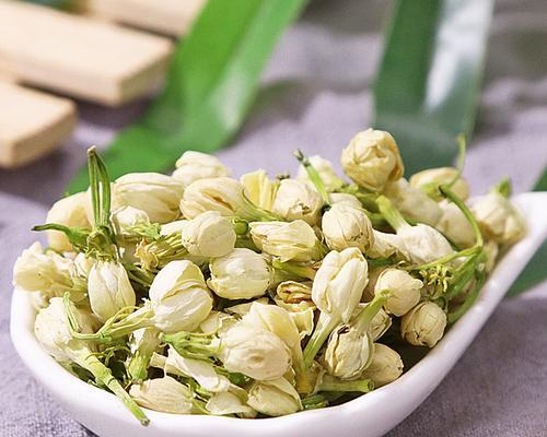 茶叶水浇茉莉花的好处与注意事项是什么？