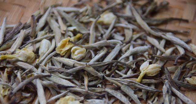 茶叶水浇茉莉可行吗？这样做有什么好处？