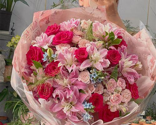 21朵玫瑰花3朵百合花视频