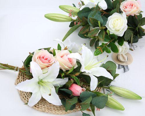 21朵玫瑰花3朵百合花图片对比