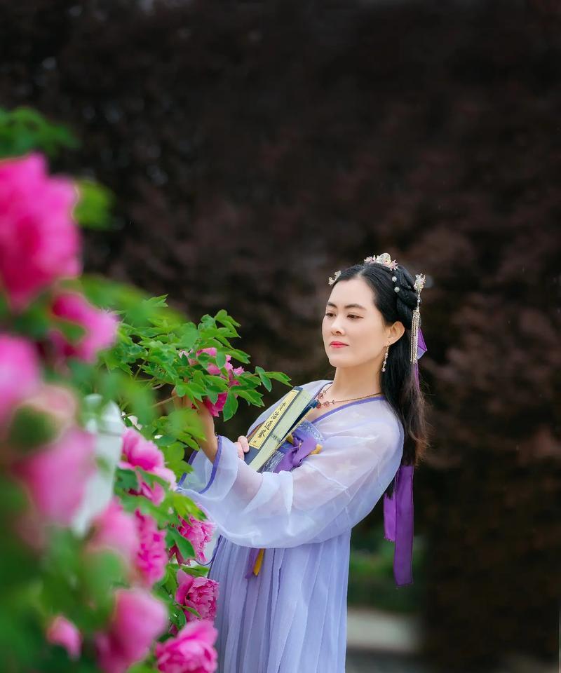 跟牡丹花拍人像怎么拍的好啊
