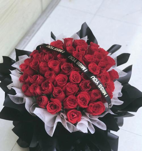 52朵玫瑰花的含义是什么？哪里能找到相关图片和视频？