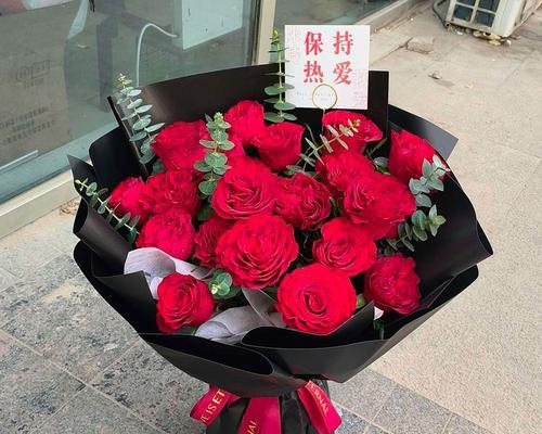 两朵红玫瑰代表什么寓意？送花时应注意什么？
