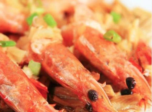 康乃馨与美食有何关联？它代表的菜肴有哪些特点？
