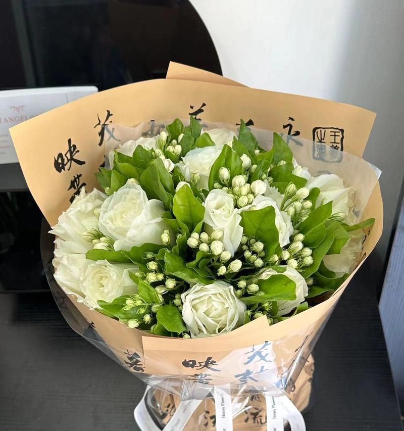 茉莉白玫瑰作为礼物的含义是什么？
