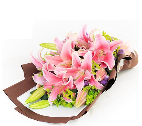 黑百合花束在花卉语言中代表什么？它在送礼时传达了哪些信息？