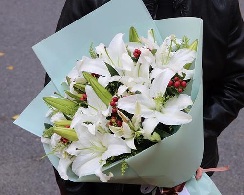 送姑娘百合花合适吗？女生应该送什么花？