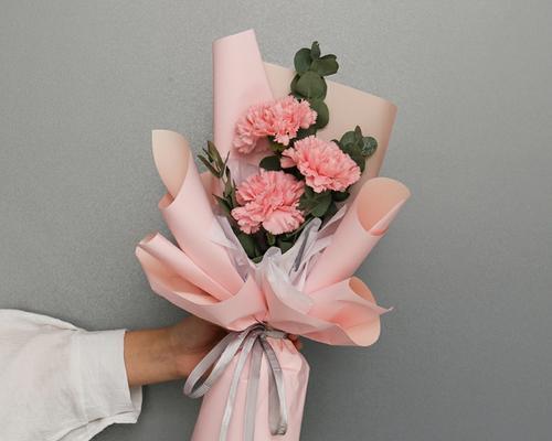 花束60朵康乃馨花语是什么？60朵康乃馨代表了什么情感？