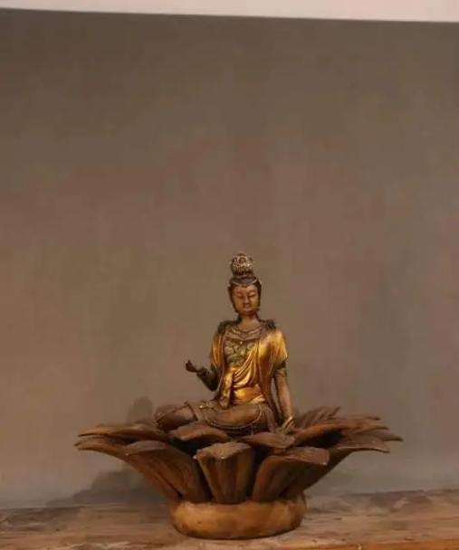 观因莲花的象征意义是什么？
