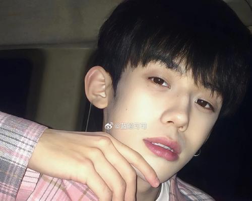 玫瑰花洒在男生脸上有何含义？男生脸上被洒玫瑰花代表什么？