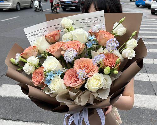 小王子白玫瑰象征着什么？