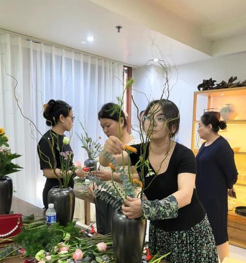 插花艺术作为专业课有哪些好处？如何选择合适的课程？