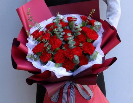 探病时送的花束花语代表了什么？