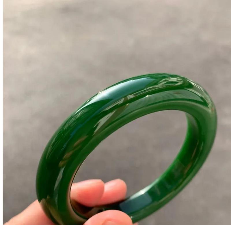 碧玉料子哪里最好？俄7号坑菠菜绿为何受推崇？